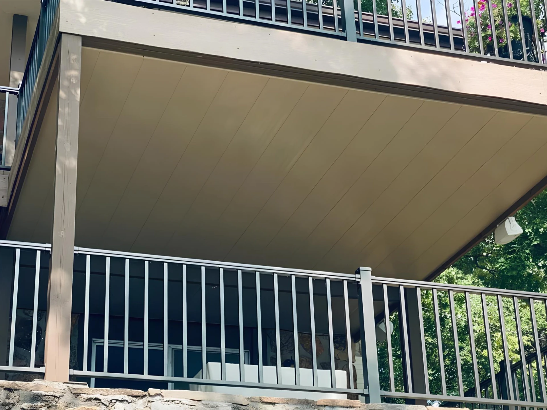 Sk zip up ceiling with black railing