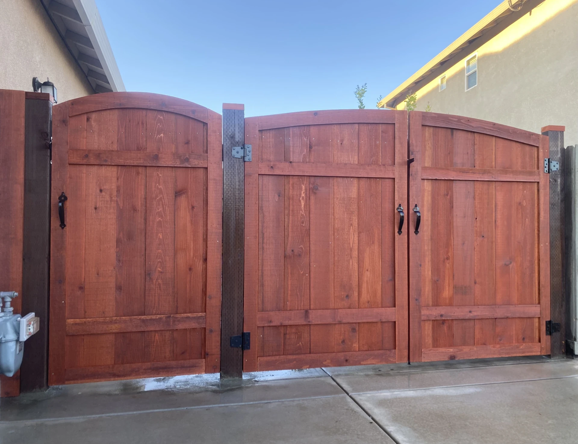 Stock gate type wood with clear view